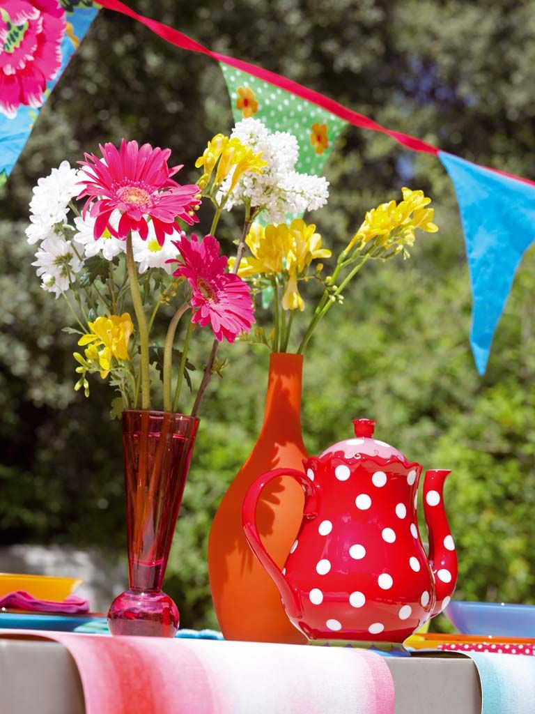 Flower, Spring, Plant, Flowerpot, Table, Summer, Party, Wildflower, Cut flowers, Vase, 