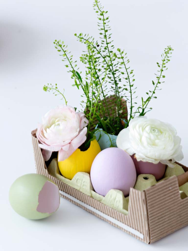 Easter egg, Flower, Easter, Cut flowers, Plant, Basket, Hamper, Gift basket, Egg, Grass, 
