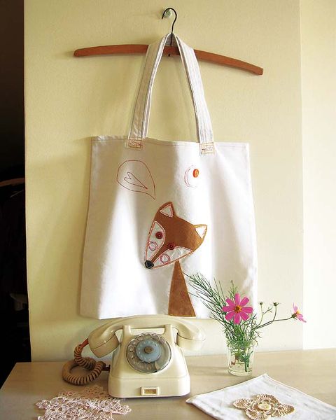 Bag, Fashion accessory, Shoulder bag, Beige, Luggage and bags, Fawn, Tote bag, Home accessories, Strap, Still life, 