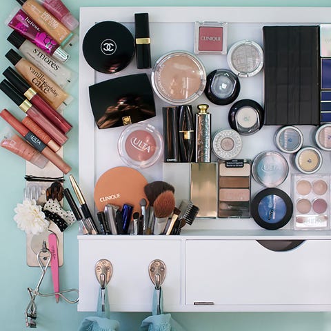Pink, Eyelash, Peach, Beauty, Cosmetics, Lipstick, Tints and shades, Eye shadow, Material property, Circle, 