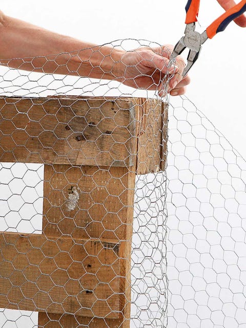 Wire fencing, Mesh, Net, Chain-link fencing, Wrist, Composite material, Building material, Fence, Mosaic, 