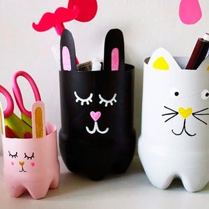 Paper bag, Bag, Shopping bag, Small to medium-sized cats, Party supply, Shoulder bag, Felidae, Paper product, Paper, Tote bag, 