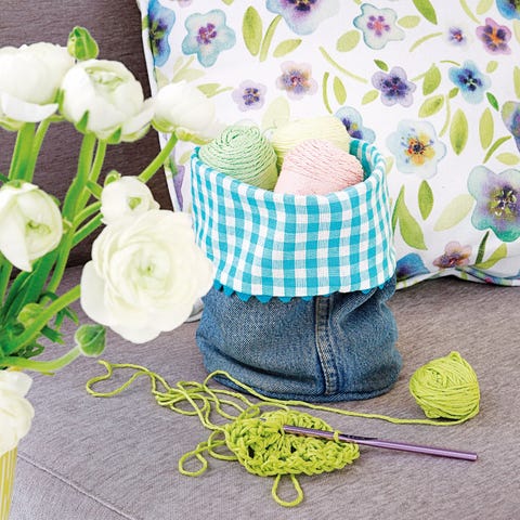 Textile, Petal, Bouquet, Purple, Pattern, Cut flowers, Rose family, Linens, Creative arts, Rose order, 