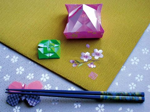 Purple, Lavender, Paper product, Creative arts, Craft, Origami paper, Stationery, Origami, Paper, Art paper, 