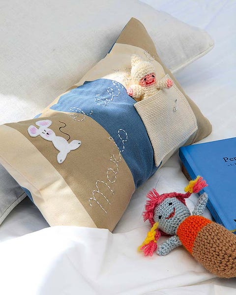 Textile, Toy, Stuffed toy, Beige, Cushion, Home accessories, Plush, Baby toys, Creative arts, Linens, 