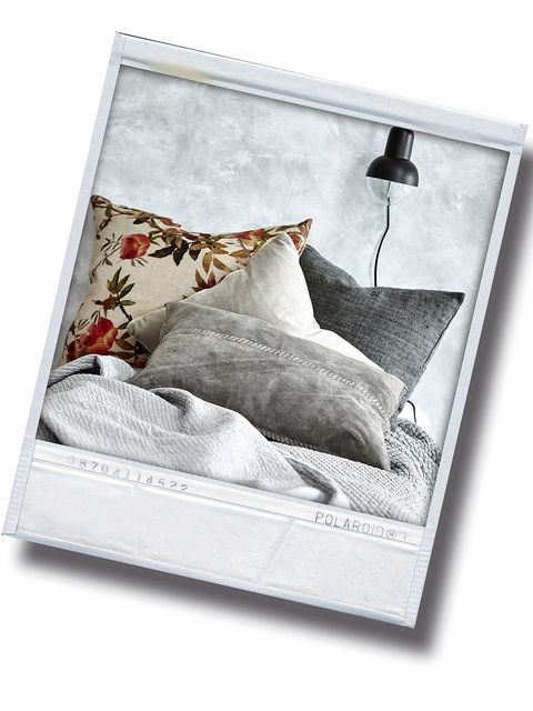 Textile, Cushion, Pillow, Throw pillow, Grey, Bedding, Linens, Rectangle, Home accessories, Lamp, 