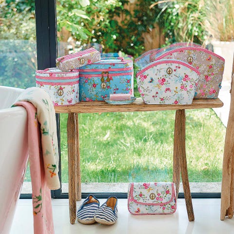 Bag, Textile, Luggage and bags, Creative arts, Fawn, Craft, Linens, Shoulder bag, Needlework, Pattern, 