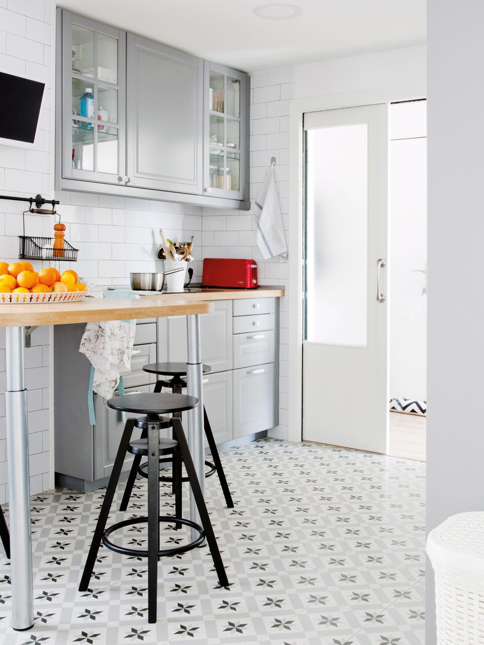 Room, Furniture, Kitchen, Countertop, Property, Cabinetry, Interior design, Floor, Bar stool, House, 
