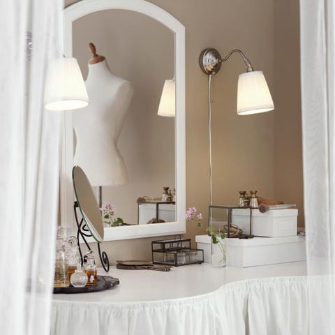 Interior design, Room, Tablecloth, Wall, Interior design, Light fixture, Lamp, Linens, Home accessories, Grey, 