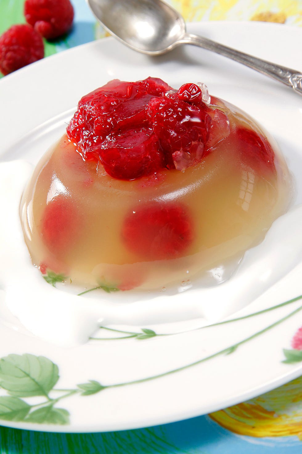 gelatina de frutas con salsa de yogur