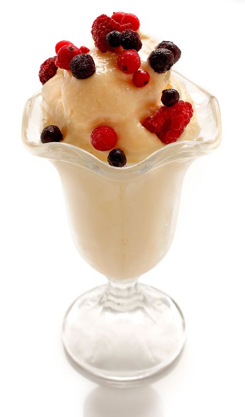 helado de yogur con frutos rojos