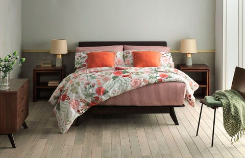 Bedroom, Bed, Furniture, Bedding, Bed sheet, Room, Bed frame, Duvet cover, Floor, Interior design, 