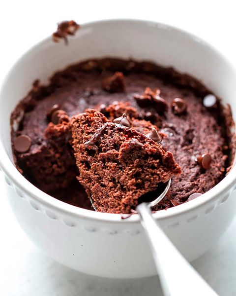 brownie de chocolate rápido hecho en el microondas