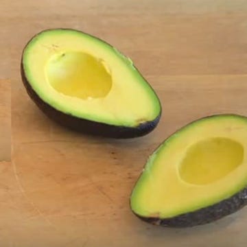cómo pelar un aguacate