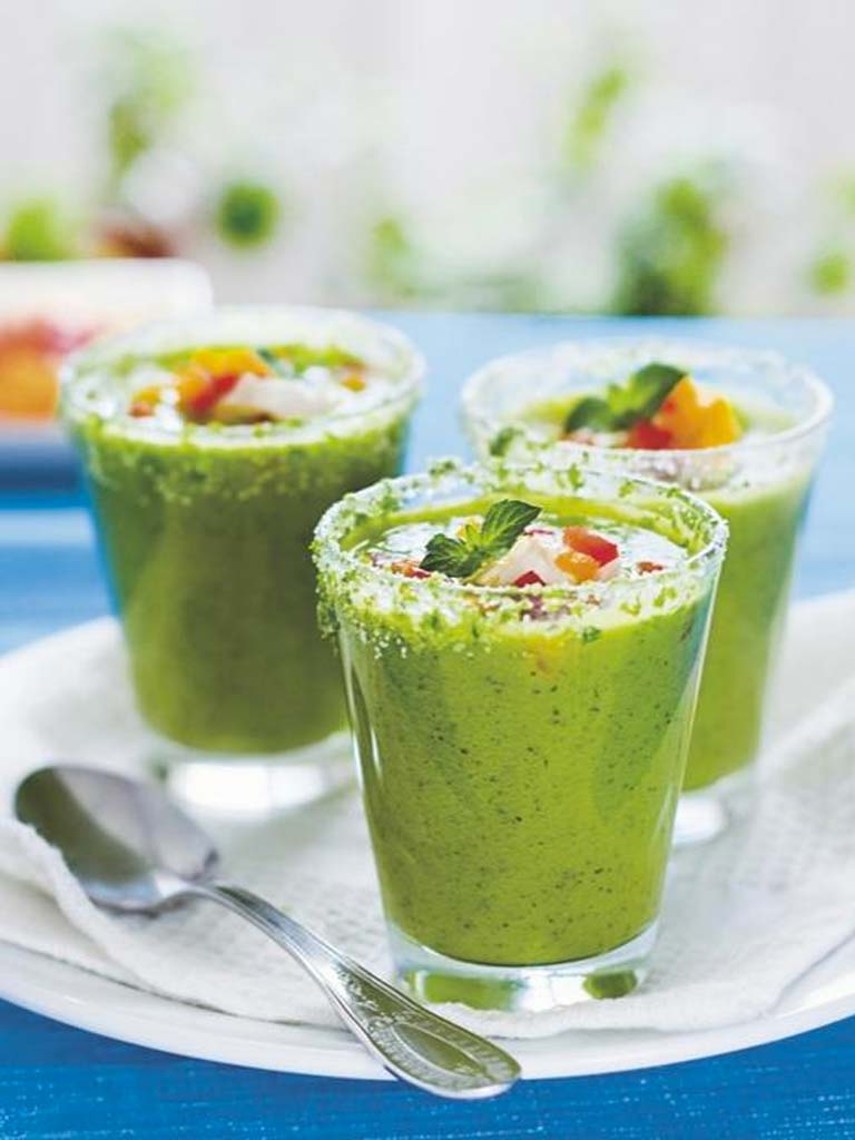 sopa de pepino y aguacate con wasabi
