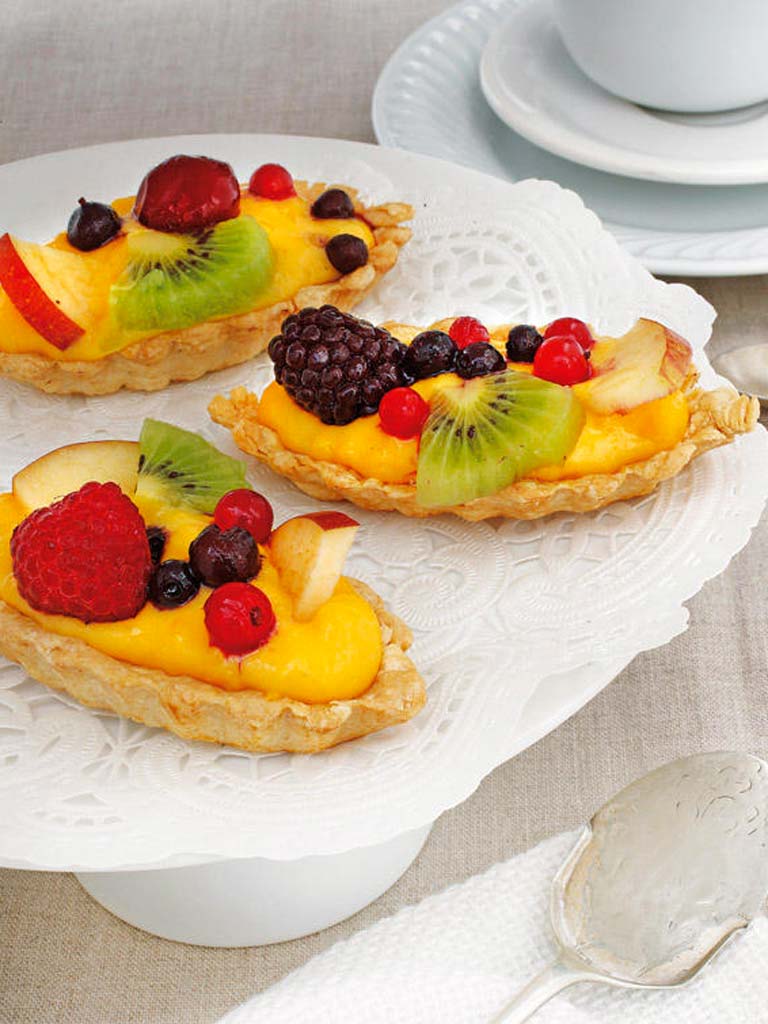 barquitas de hojaldre y frutas