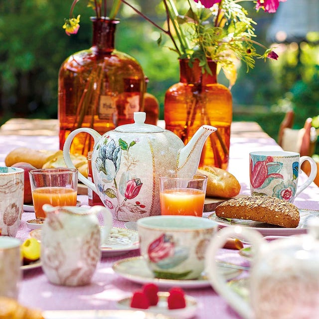 Serveware, Dishware, Drinkware, Tableware, Table, Bottle, Petal, Orange, Centrepiece, Cup, 