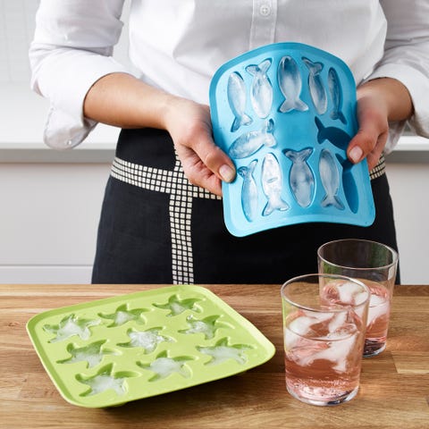 Hand, Glass, Drinkware, Tableware, Highball glass, Barware, Cook, Drink, Cooking, Kitchen utensil, 