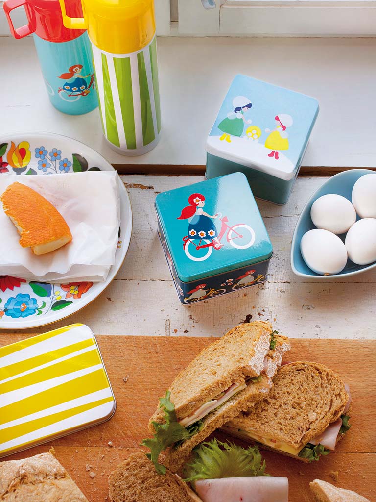 Food, Ingredient, Plate, Baked goods, Tableware, Meal, Finger food, Breakfast, Cuisine, Egg, 