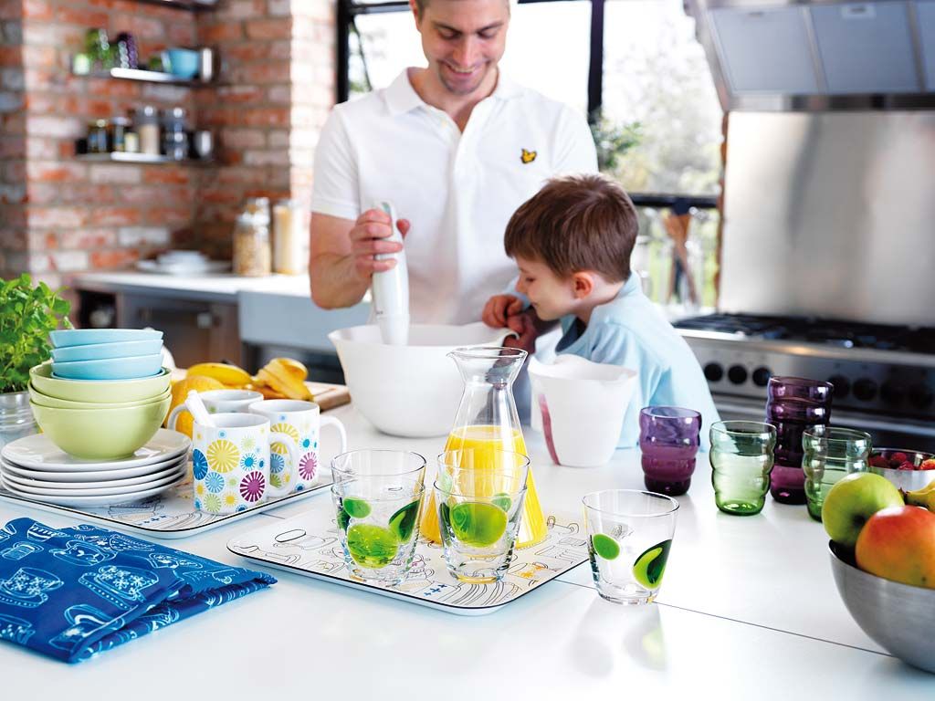 Serveware, Dishware, Tableware, Table, Shelf, Drinkware, Countertop, Porcelain, Kitchen, Plate, 