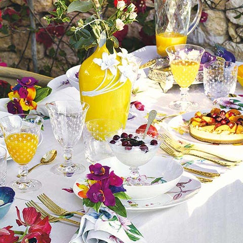 Serveware, Dishware, Petal, Tableware, Drinkware, Drink, Juice, Garnish, Saucer, Porcelain, 