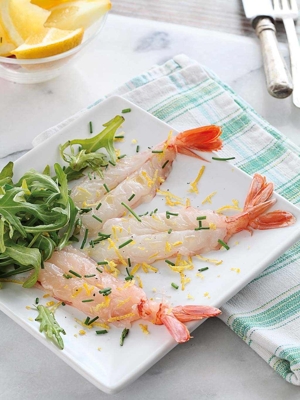carpaccio de gambones con ensalada de rúcula