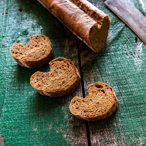 Cinnamon, Food, Gluten, Cinnamon stick, Cuisine, Bread, Baked goods, Dish, Brown bread, Soda bread, 