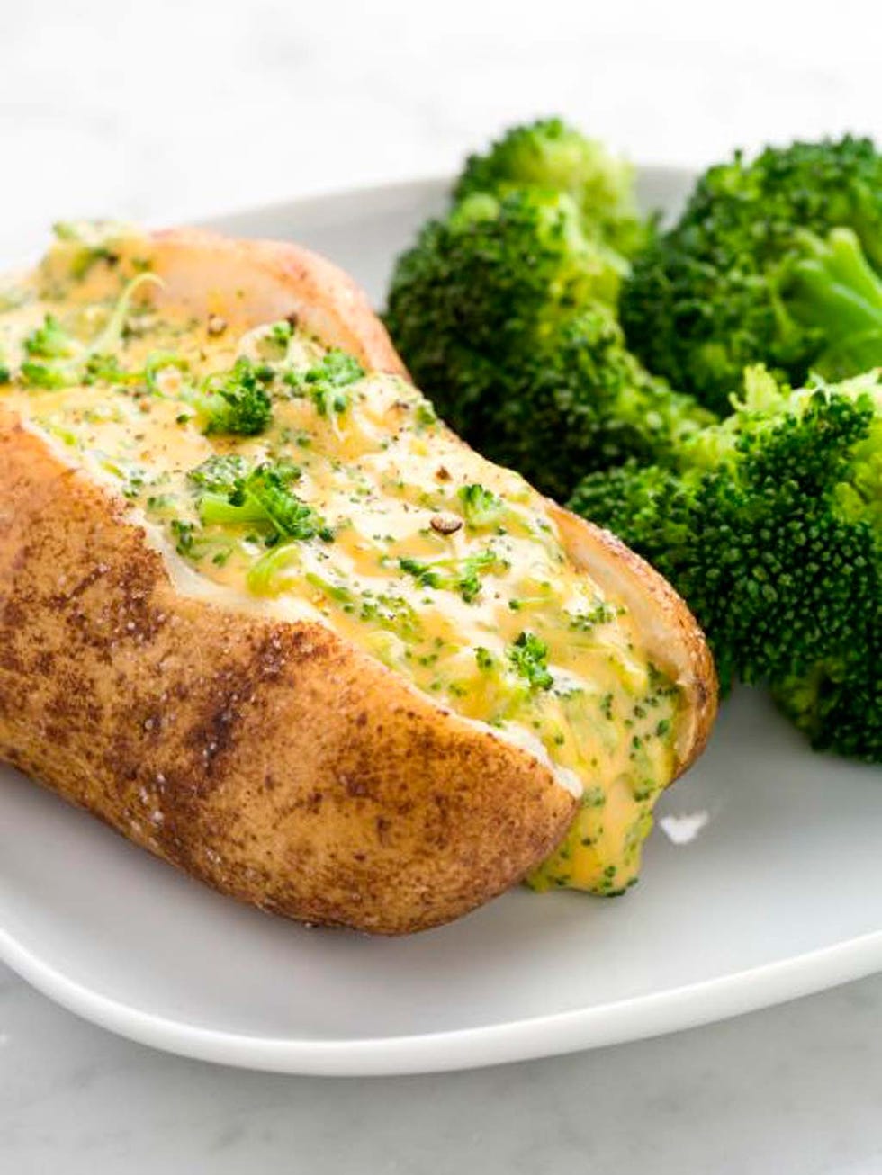 Dish, Food, Cuisine, Ingredient, Garlic bread, Baked potato, Produce, Staple food, Cruciferous vegetables, Broccoli, 