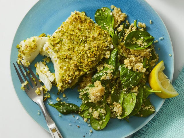 bacalao rebozado con pistachos y quinoa
