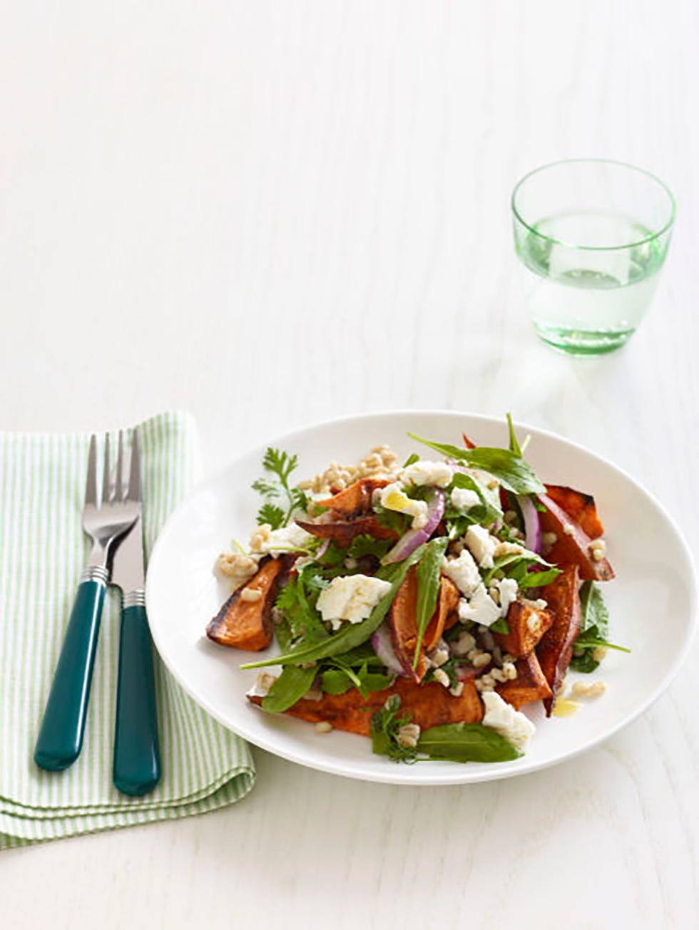 Dishware, Food, Ingredient, Cuisine, Leaf vegetable, Liquid, Tableware, Cutlery, Serveware, Recipe, 