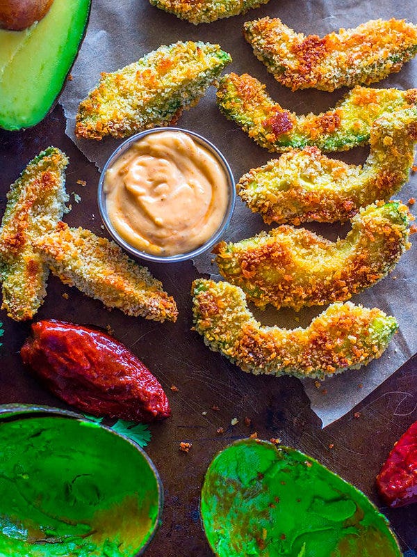 dips de gajos aguacate crujiente con salsa chiplote