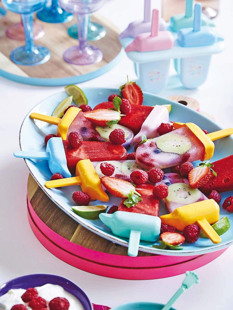 Food, Dishware, Serveware, Sweetness, Fruit salad, Tableware, Produce, Fruit, Glass, Natural foods, 