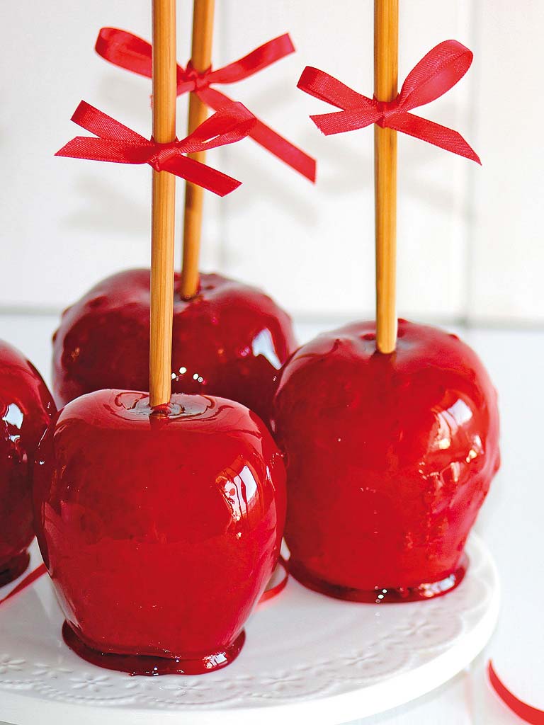 Food, Red, Ingredient, Cherry, Candy apple, Sweetness, Carmine, Fruit, Dessert, Symmetry, 