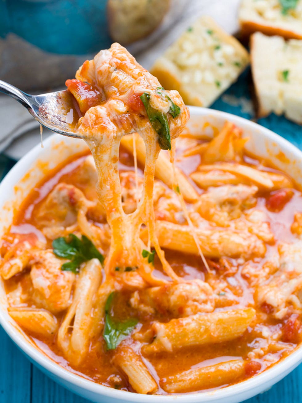 sopa de pollo con parmesano