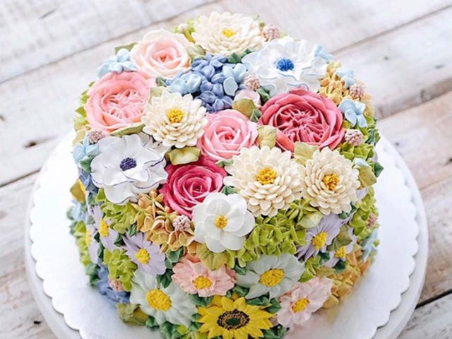 Bouquet, Flower, Floristry, Cake decorating, Flower Arranging, Buttercream, Floral design, Cut flowers, Icing, Cake, 