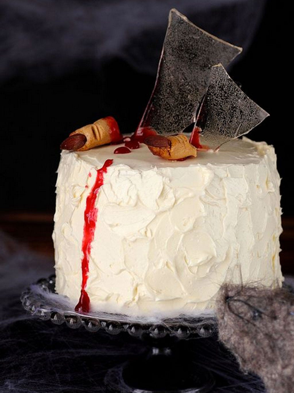 tarta de halloween con dedos y cristales