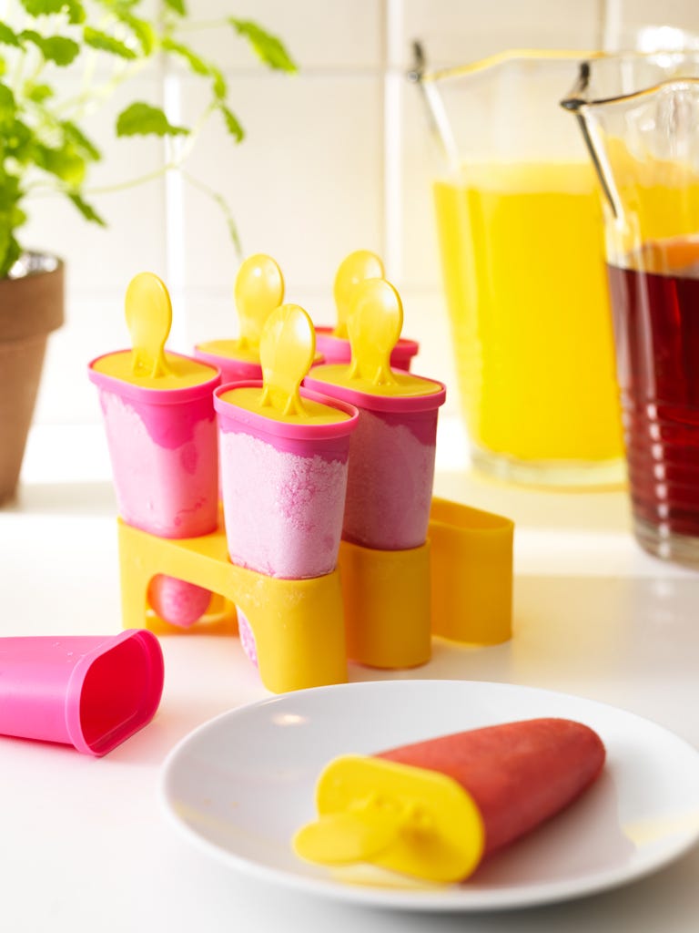 Flowerpot, Drink, Juice, Ingredient, Liquid, Alcoholic beverage, Tableware, Drinkware, Highball glass, Houseplant, 