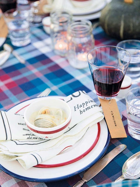 Serveware, Glass, Dishware, Drinkware, Barware, Tableware, Tablecloth, Table, Stemware, Drink, 