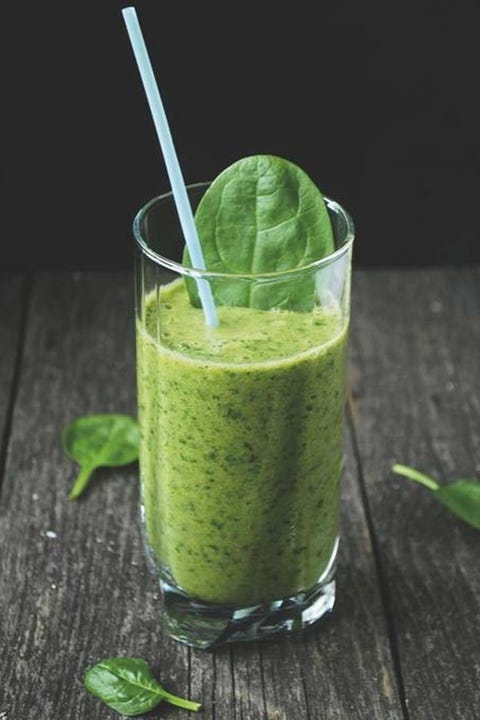 Zumo de brócoli, espinacas, apio y perejil receta smothie o zumo de brócoli, espinacas, apio y perejil