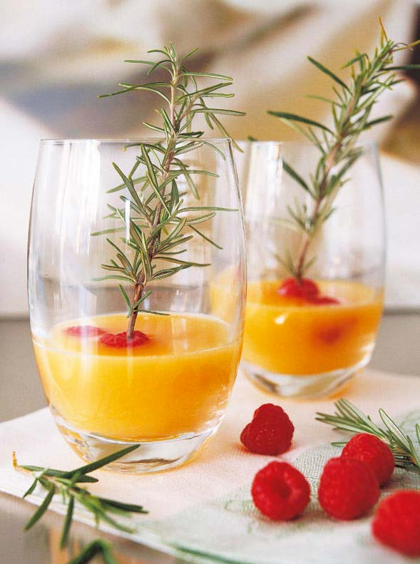 zumo tropical con frambuesas