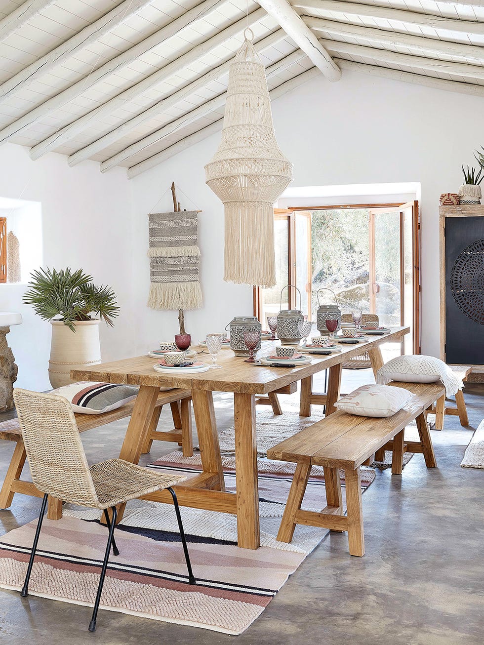 Room, Furniture, Interior design, Table, Dining room, Property, Building, Living room, Wall, Home, 