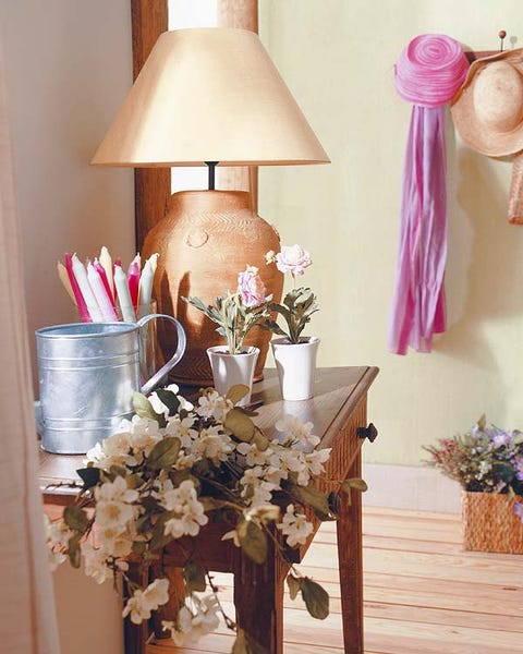 Room, Lampshade, Interior design, Flowerpot, Pink, Interior design, Bouquet, Lamp, Petal, Artifact, 
