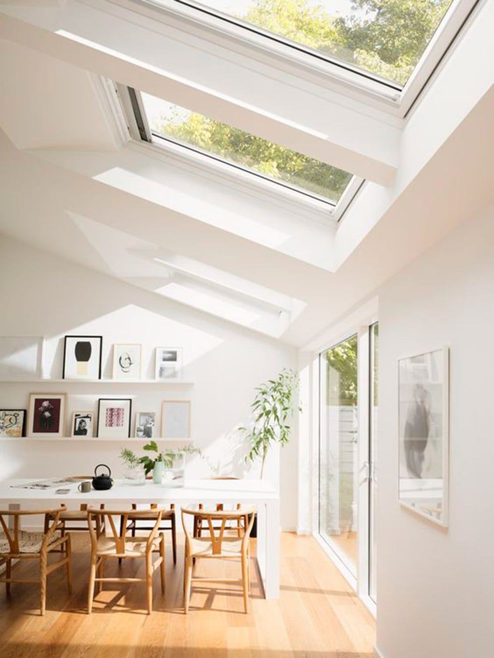 Interior design, Wood, Room, Floor, Property, Flooring, Table, Ceiling, Furniture, Wall, 