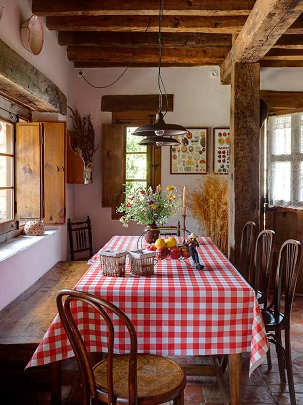 Tablecloth, Lighting, Room, Wood, Interior design, Window, Furniture, Textile, Table, Ceiling, 