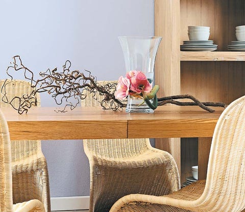 Room, Petal, Interior design, Cut flowers, Home accessories, Linens, Interior design, Flower Arranging, Twig, Centrepiece, 