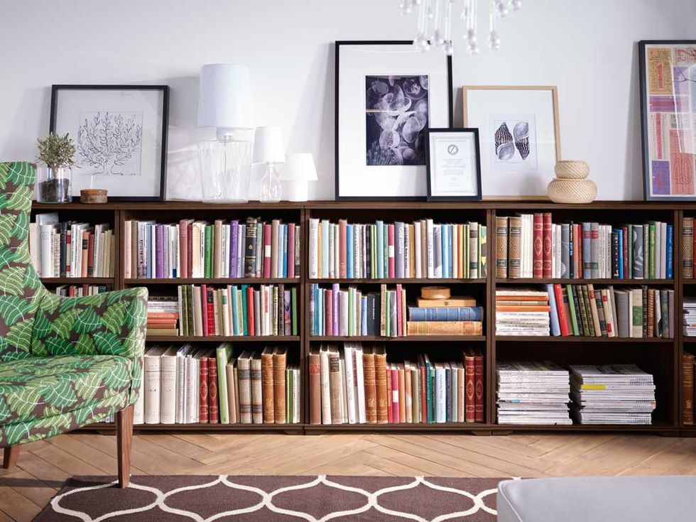 Las 25 mejores estanterías para colocar libros en el salón
