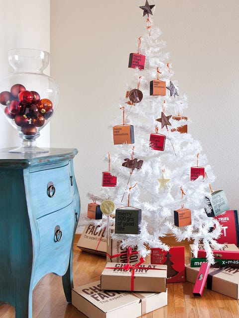 Interior design, Room, Red, Christmas decoration, Interior design, Home, Christmas tree, Holiday, Carmine, Christmas, 
