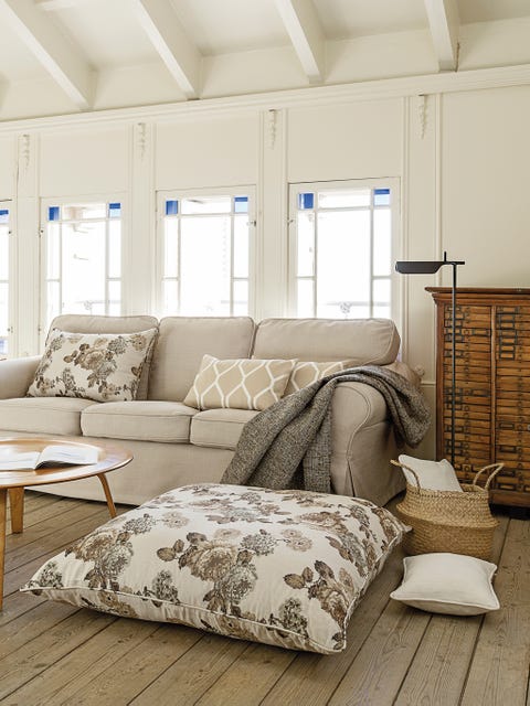 Wood, Room, Interior design, Floor, Wall, Flooring, White, Ceiling, Furniture, Couch, 