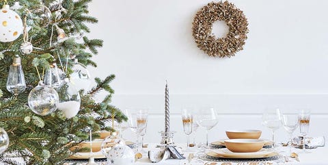 White, Table, Room, Furniture, Tablecloth, Christmas decoration, Textile, Branch, Interior design, Dining room, White, Table, Room, Furniture, Tablecloth, Christmas decoration, Textile, Branch, Interior design, Dining room,