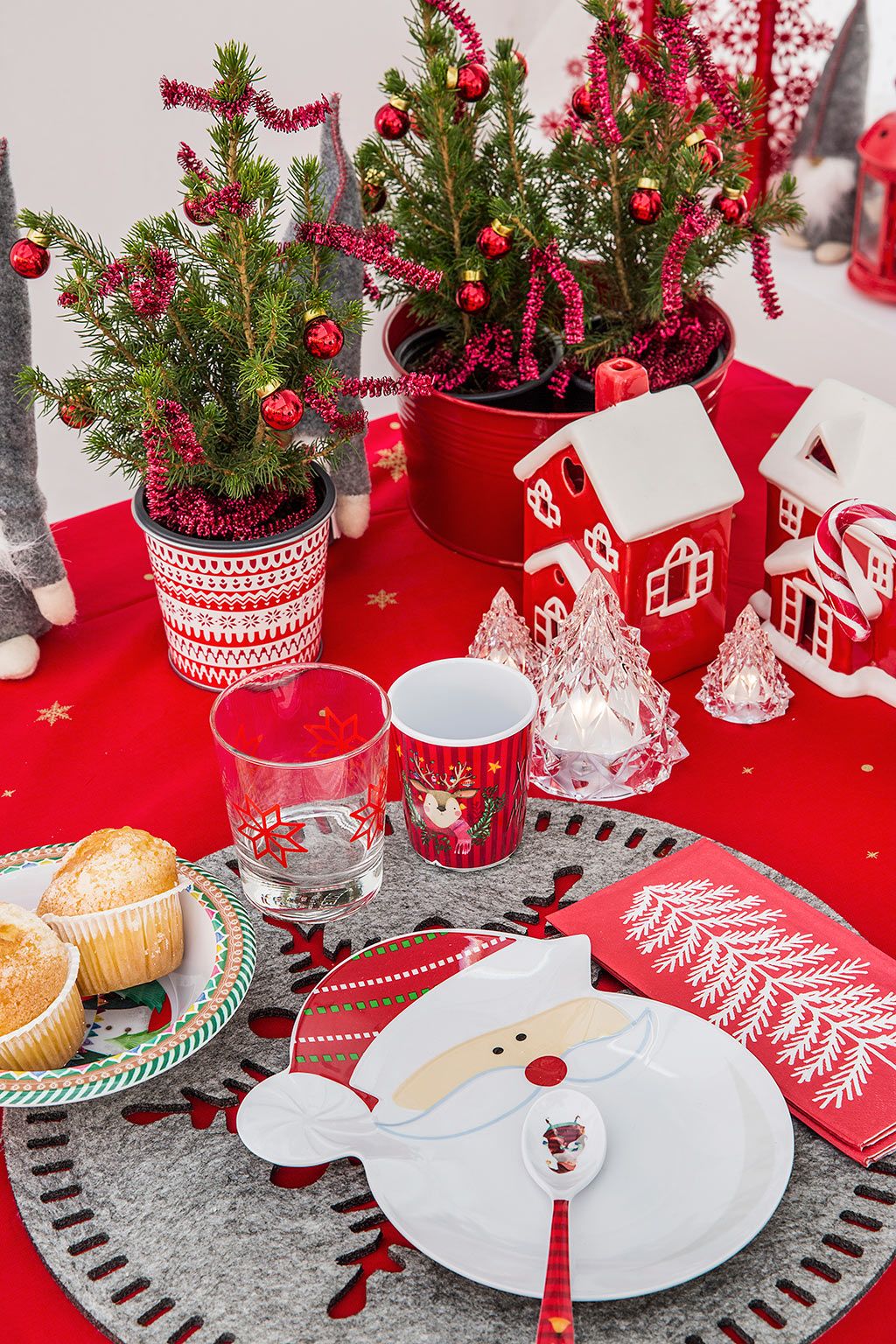 How to decorate a Christmas table with children